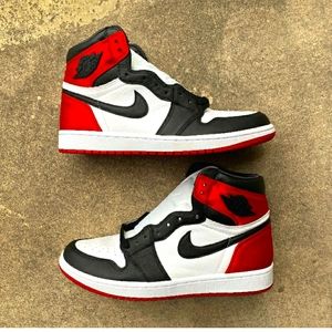 Jordan 1 Satin black toes